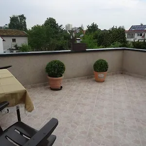 https://wohnung-ca-85-qm-zzgl-17-qm-terrasse.hannover-hotel.net
